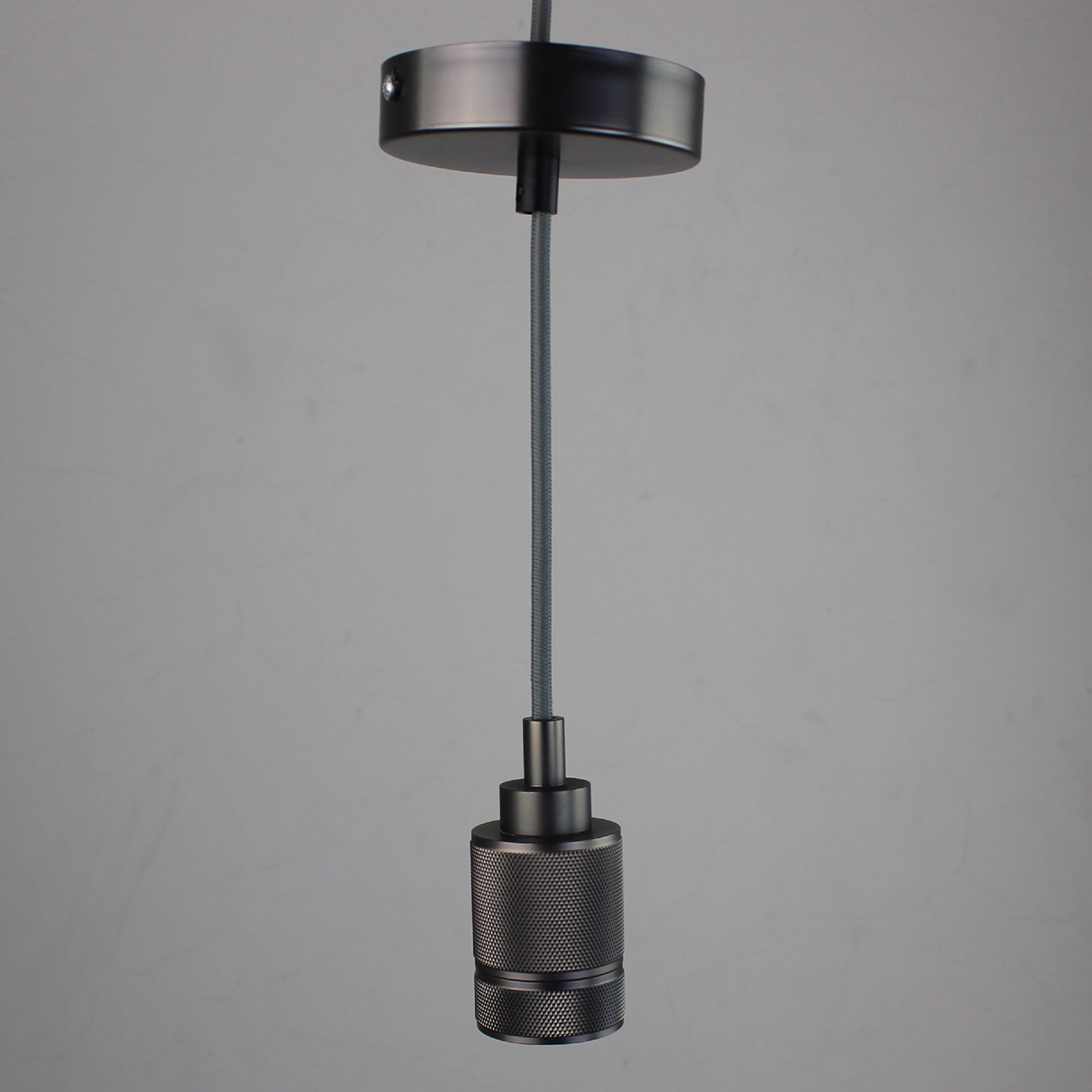 Ретро патрон с подвесом E27 Черный Sun Lumen 056-571