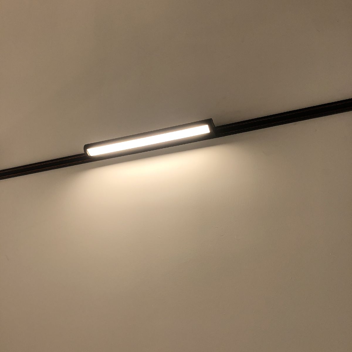 Трековый магнитный светильник iLedex Vision SMART 4825-040-L305-12W-110DG-BK