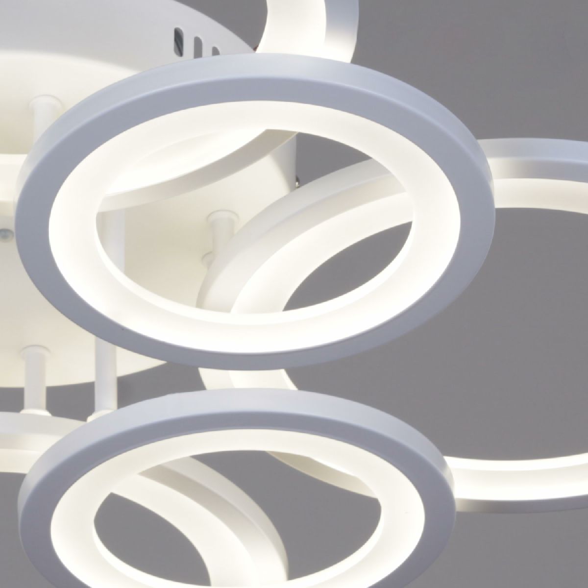 Потолочная люстра Reluce 08450-0.3-4+4A WH