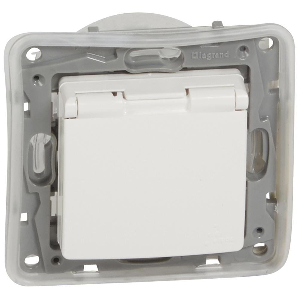 Розетка 2К+З Legrand Etika 16A 250V с/з со шторками крышкой безвинтовой зажим немецкий стандарт белый 672232