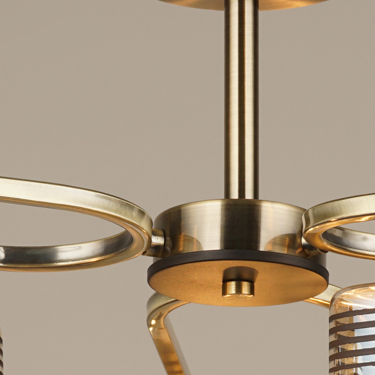 Люстра на штанге Reluce 01617-0.3-06