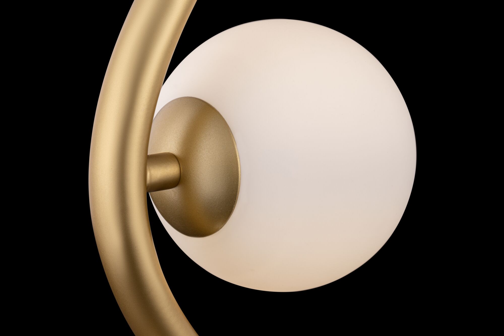 Настольная лампа Maytoni Uva MOD059TL-03G