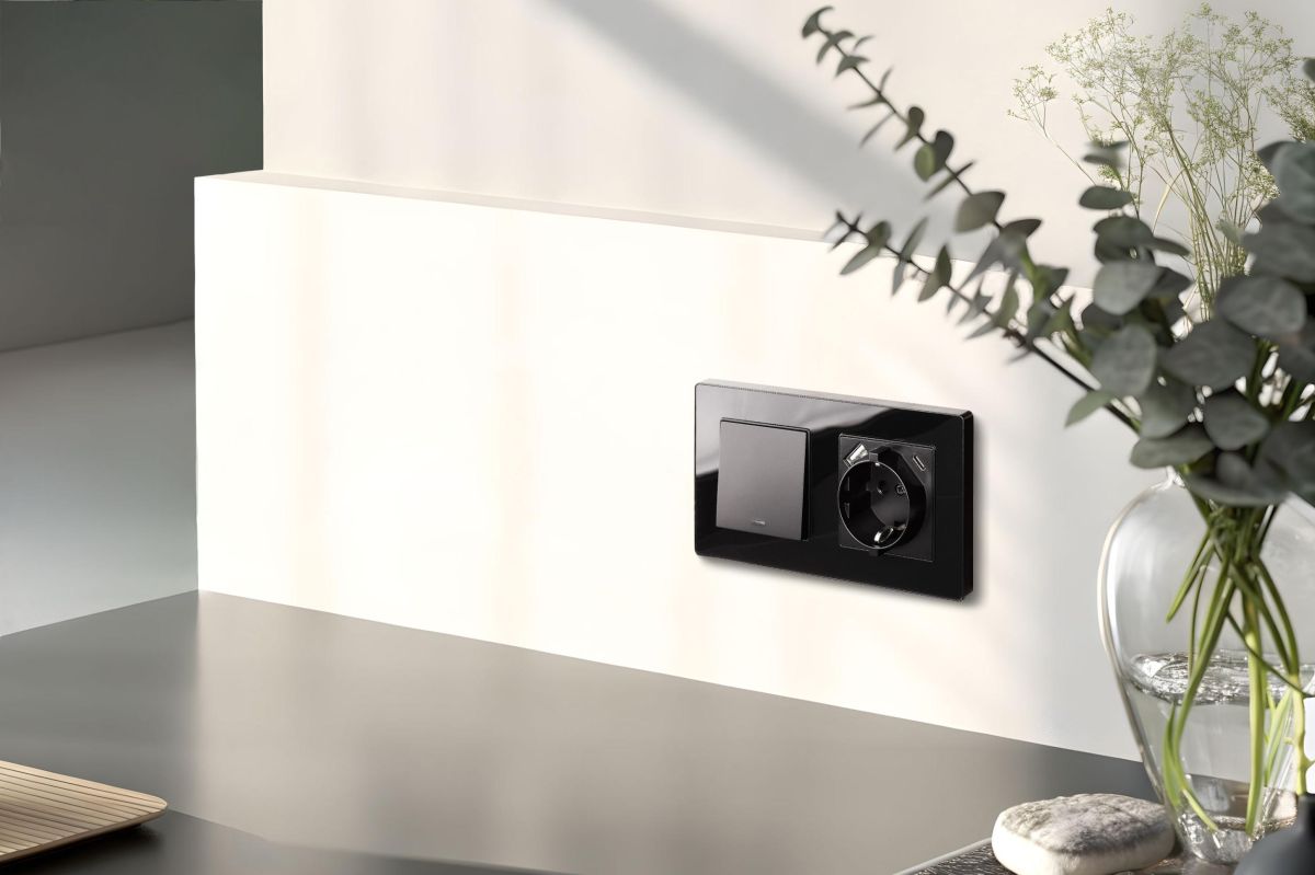 Розетка штепсельная SCHUKO 16A/250 В с USB A+C 20W, черный Kollinger REA-004BK для Aspekt, Eleganz, Reflex