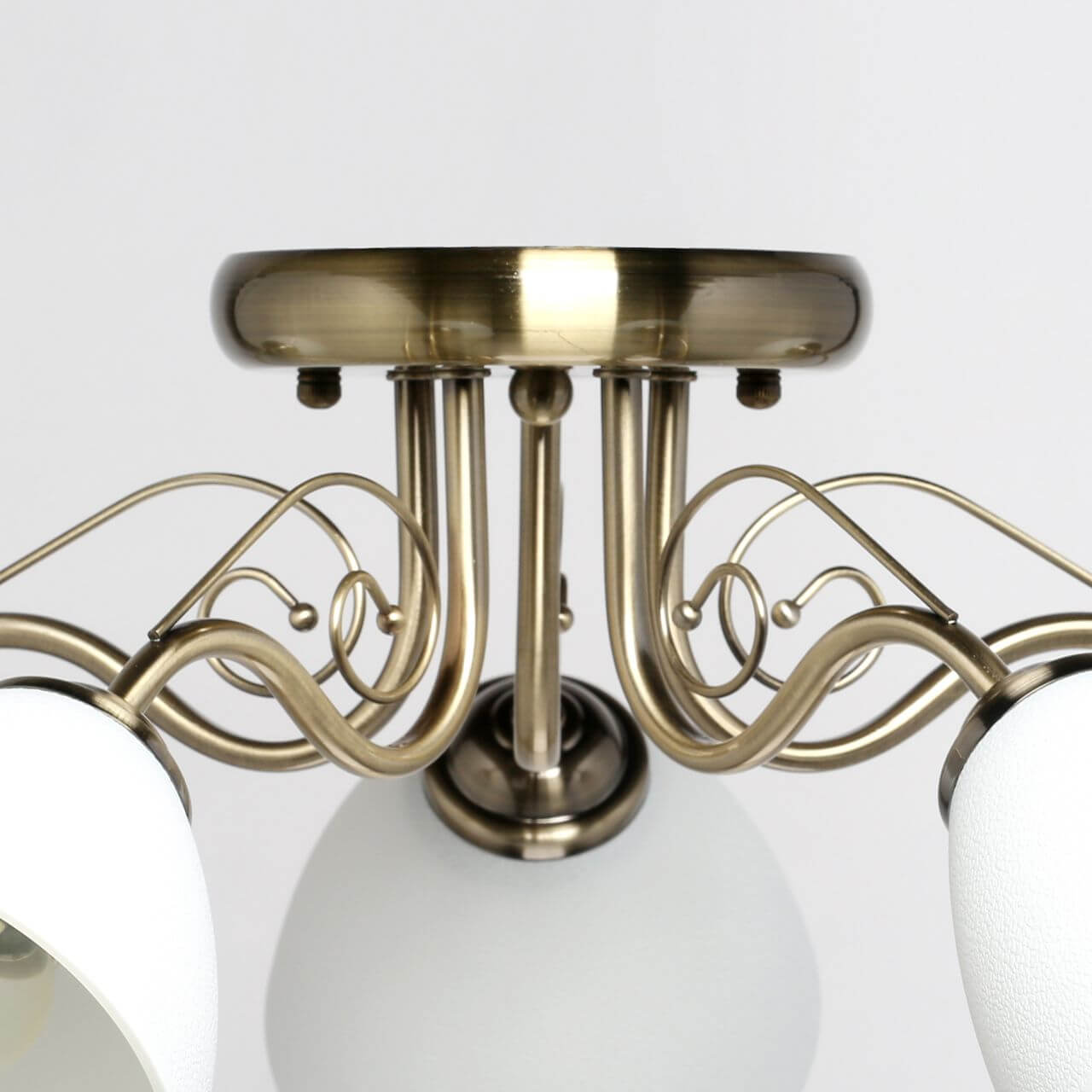 Люстра на штанге DeMarkt 677012705 в Москве