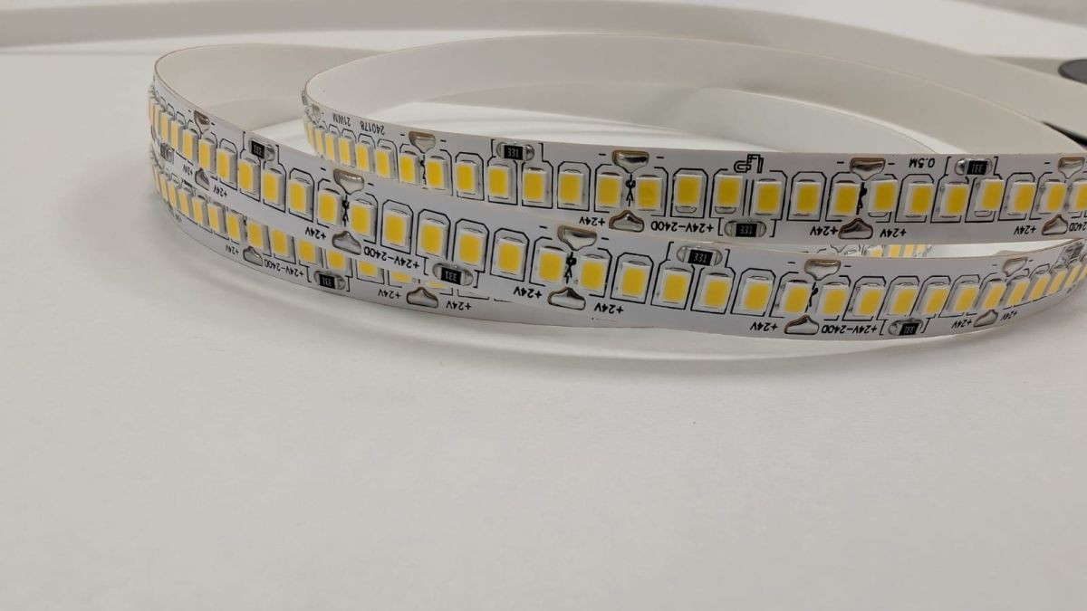 Светодиодная лента LEDS POWER 2835 240/м (21Вт/м) 24В нейтральная 008868