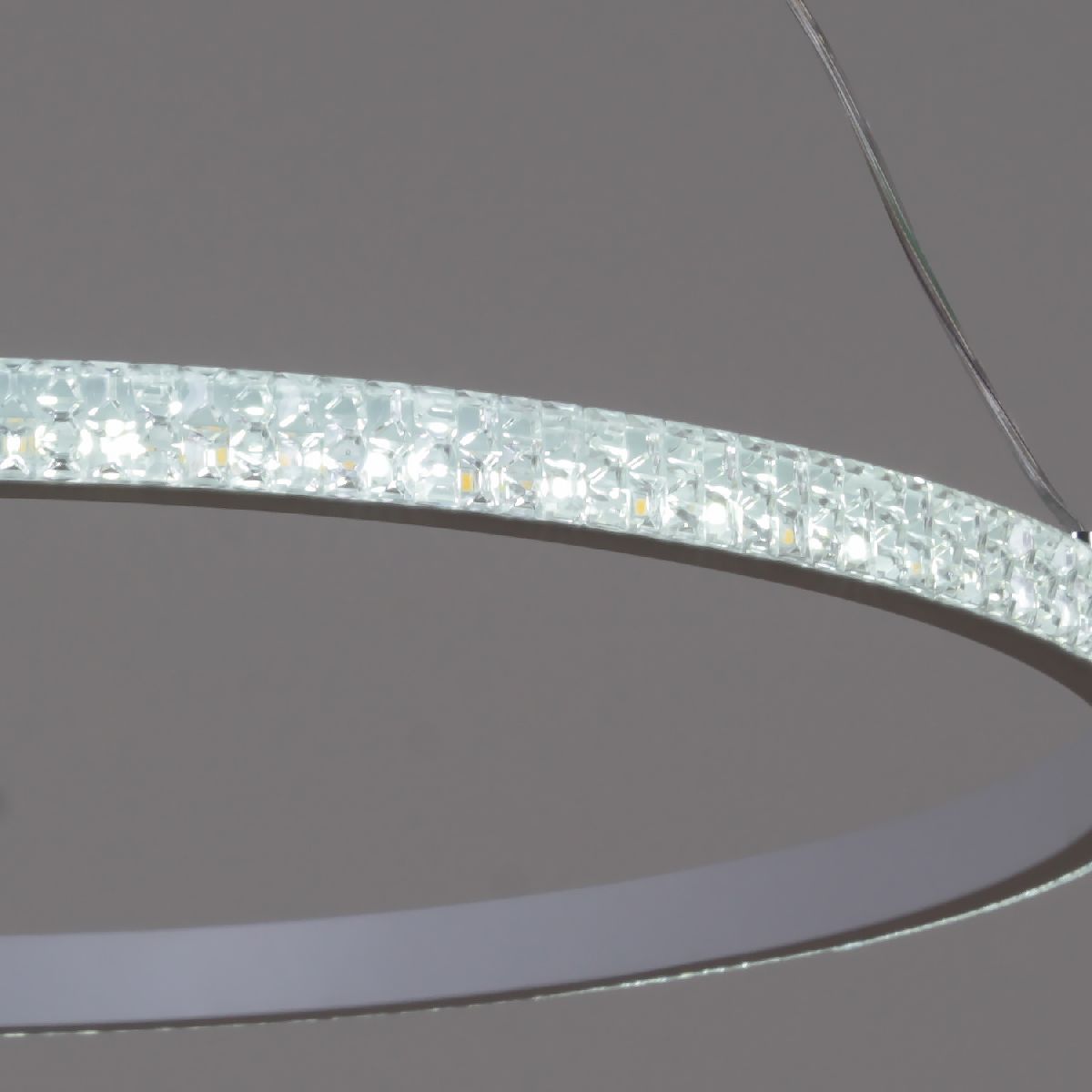 Подвесная люстра Reluce 06315-3.9-01 WH