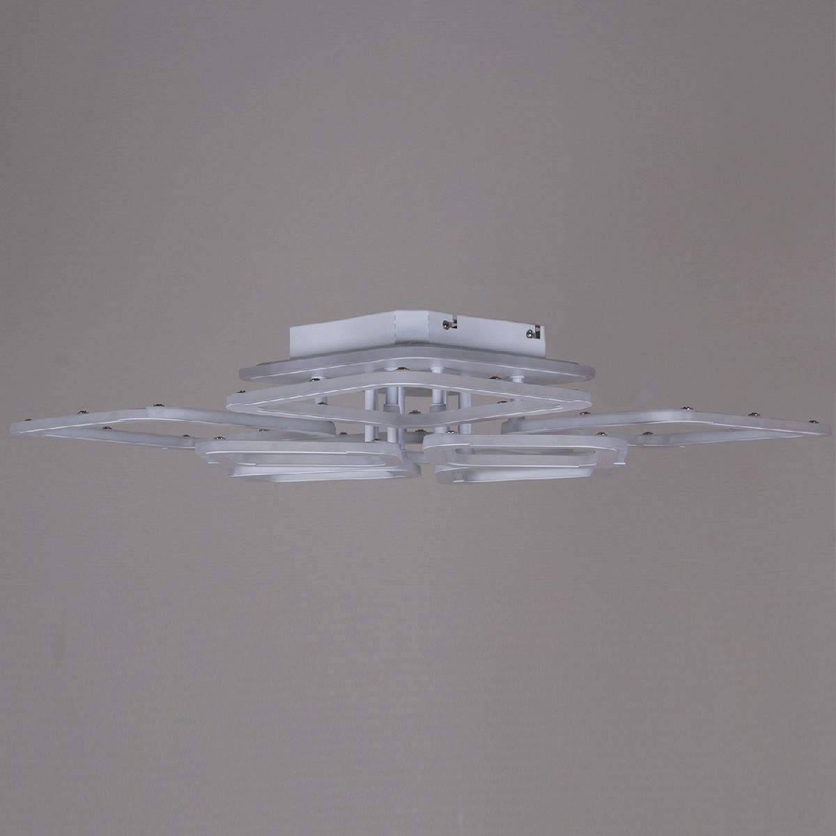 Потолочная люстра Reluce 09821-3.3-4+4 WH (RGB)