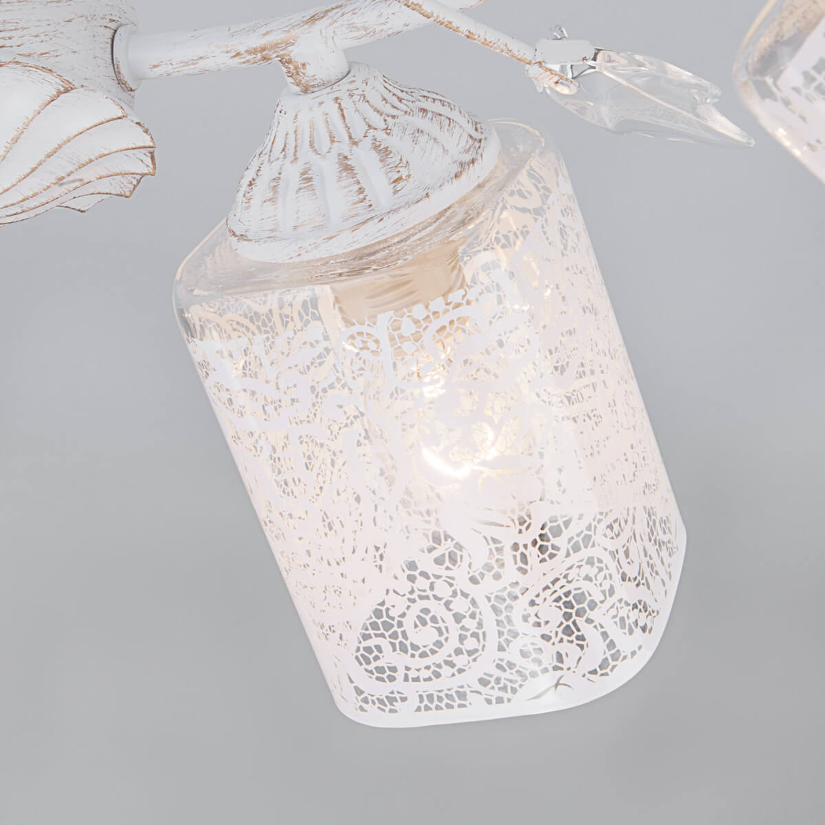 Потолочная люстра Eurosvet 30053/4 белый с золотом