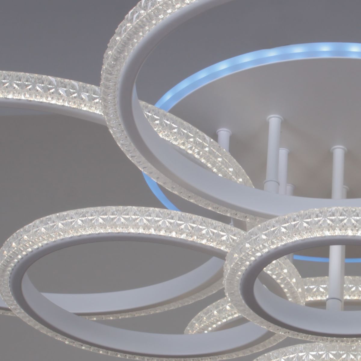 Потолочная люстра Reluce 06333-0.3-08C WH (RGB)