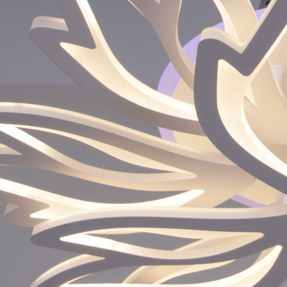 Потолочная люстра Reluce 09862-0.3-6+3 WH (RGB)