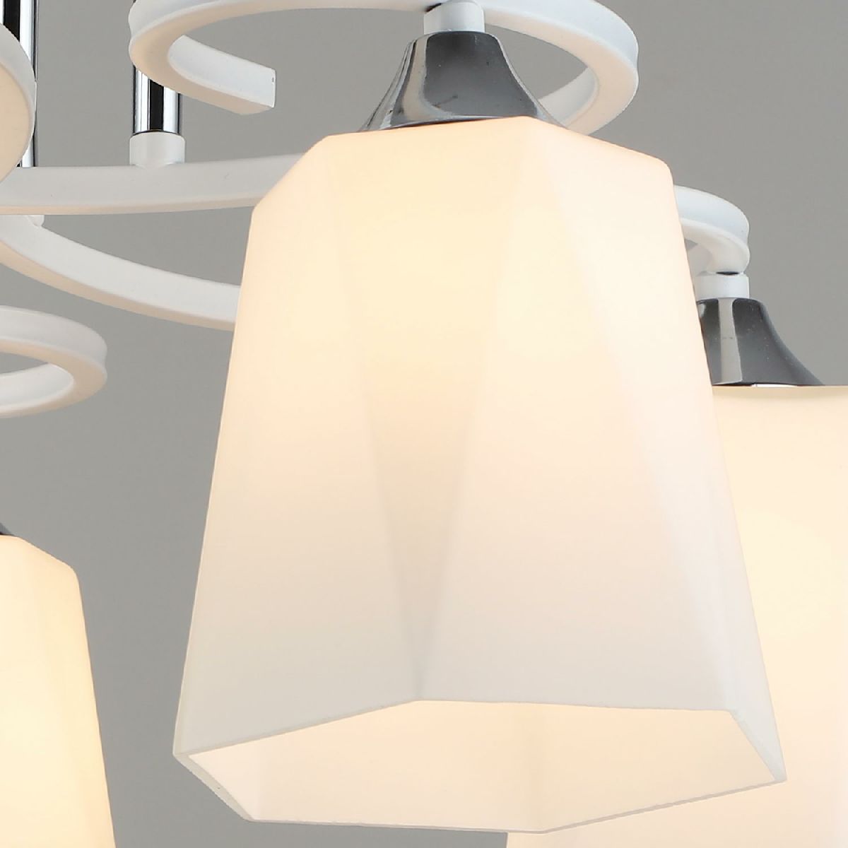 Потолочная люстра Reluce 04987-0.3-05 WT+CH