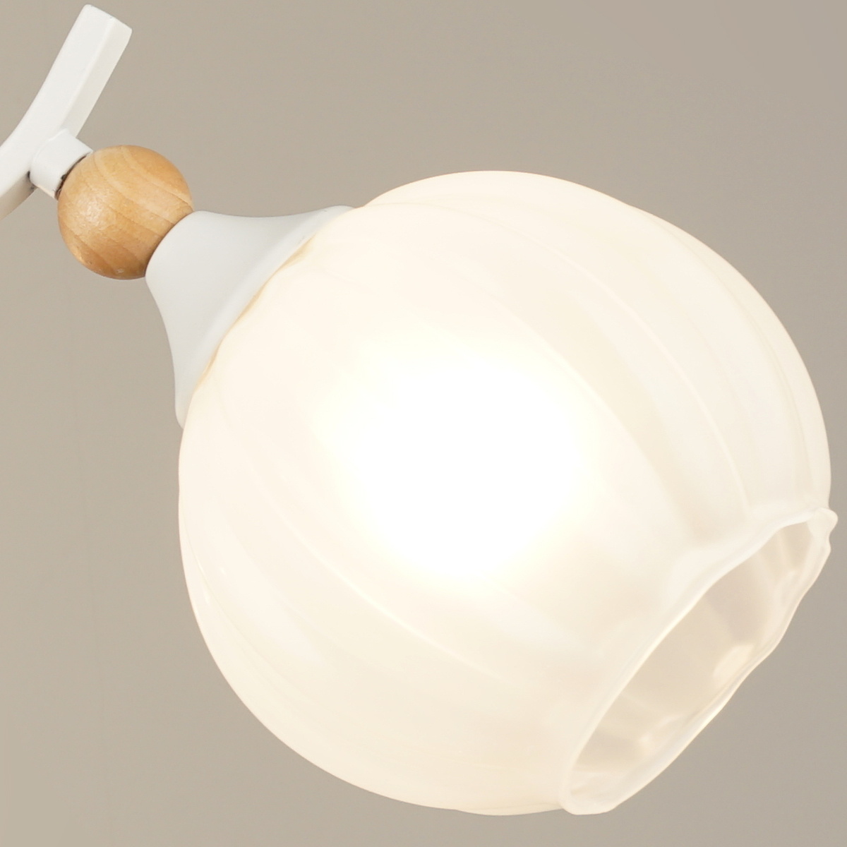 Люстра на штанге Reluce 04511-0.3-03