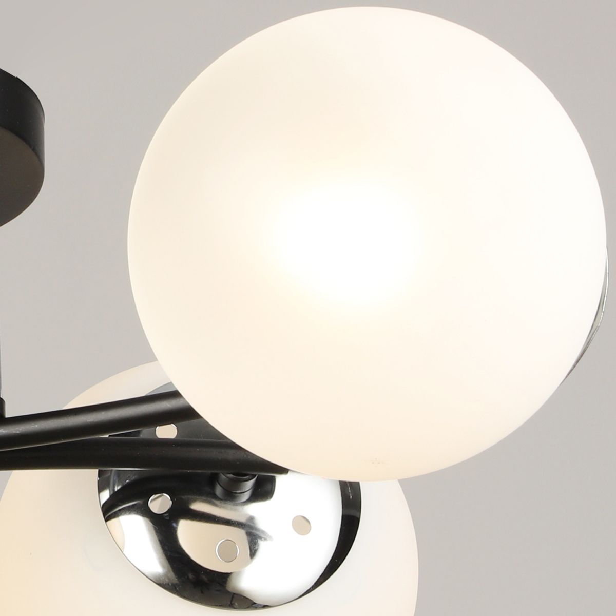 Потолочная люстра Reluce 02318-0.3-04 BK+CH