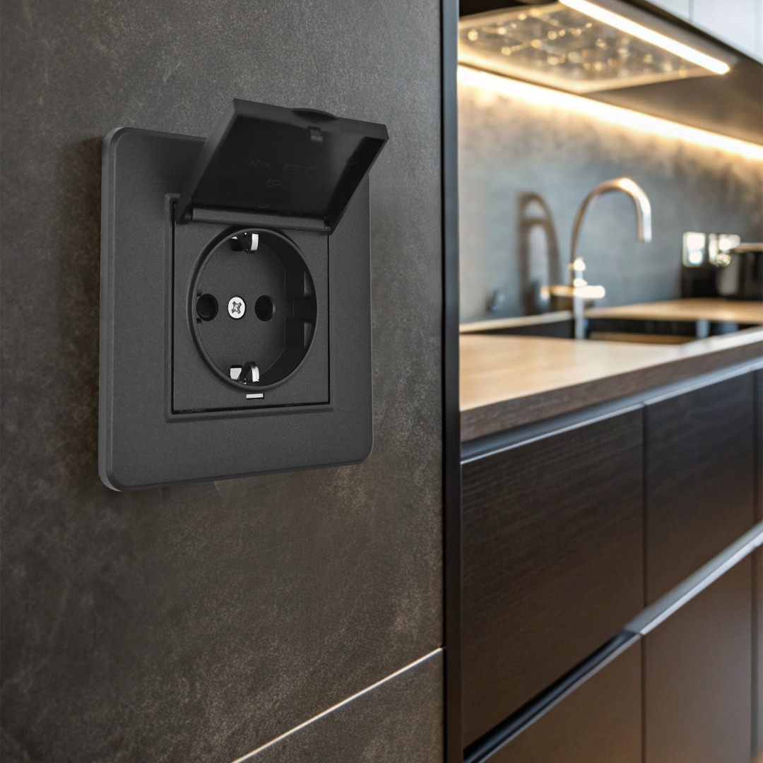 Комплект розетки с/з и шторками, защитной крышкой и рамкой Arte Milano SET16-1-41-1 black