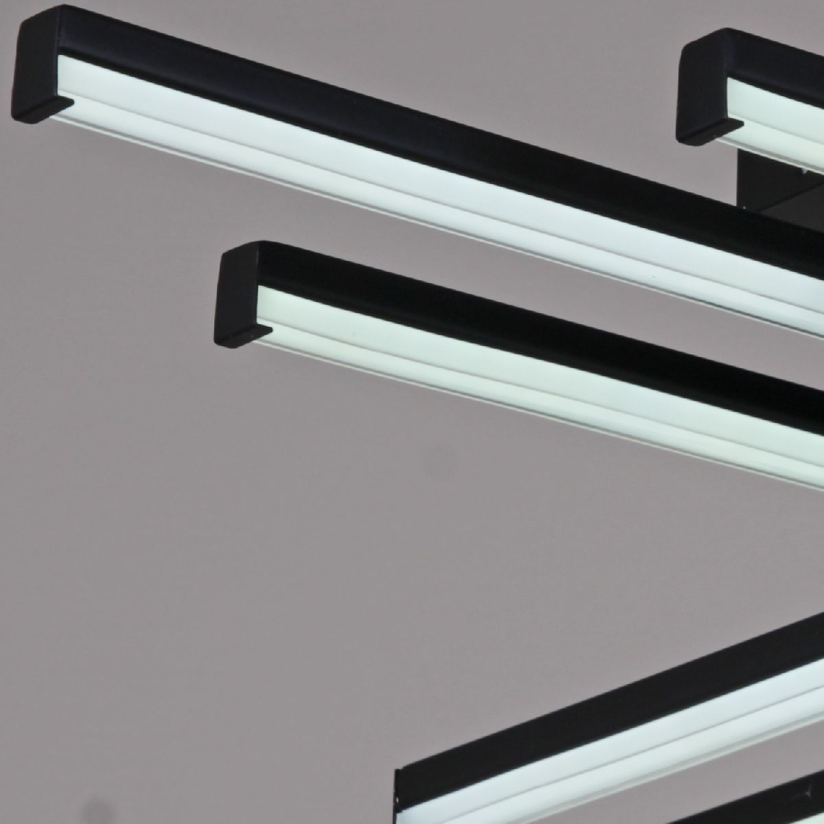 Потолочная люстра Reluce 01323-0.3-08 BK