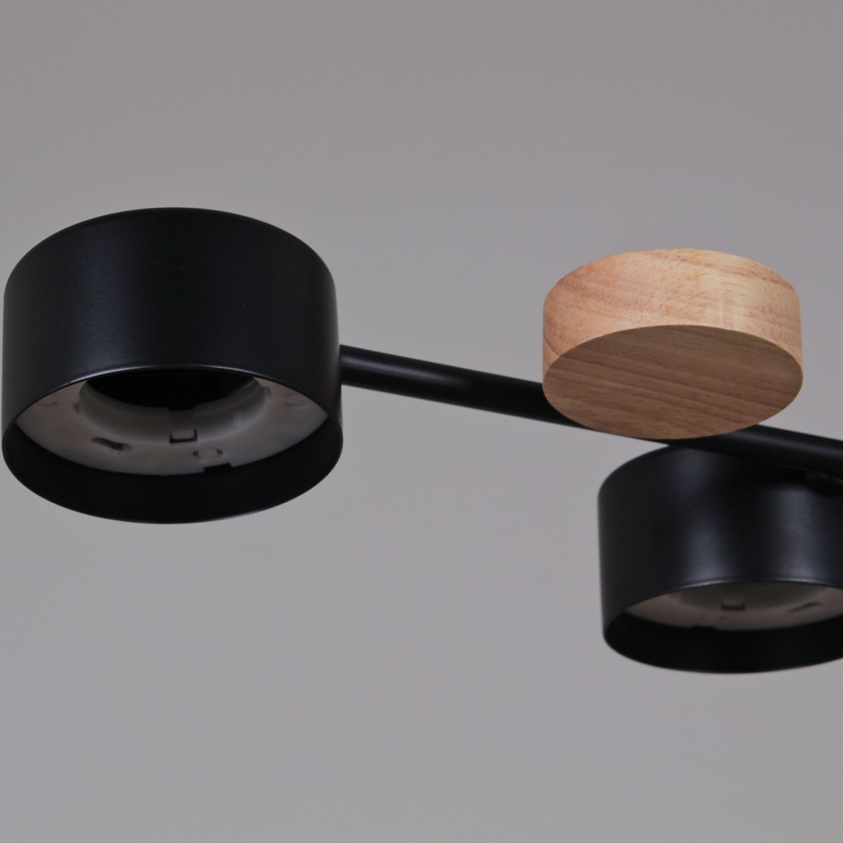 Люстра на штанге Reluce 03758-0.3-10 BK+WOOD GX53