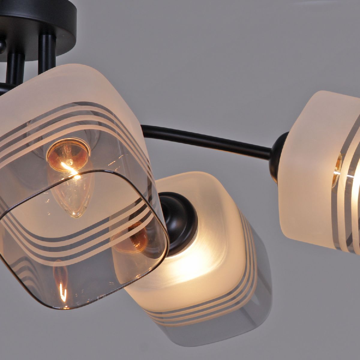 Потолочная люстра Reluce 70176-3.3-06 BK