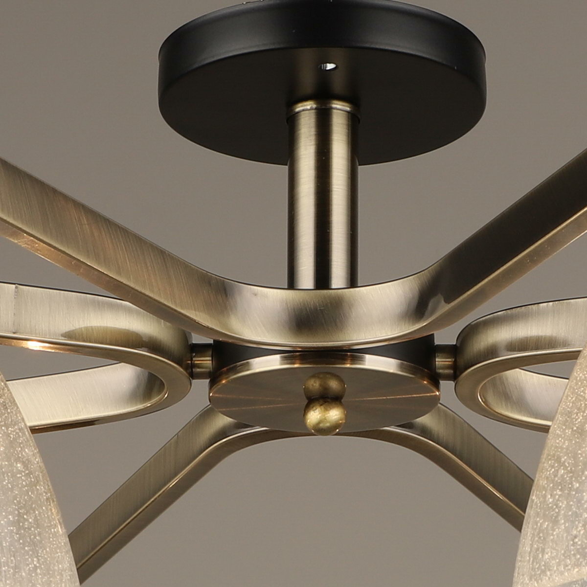 Люстра на штанге Reluce 03645-0.3-08