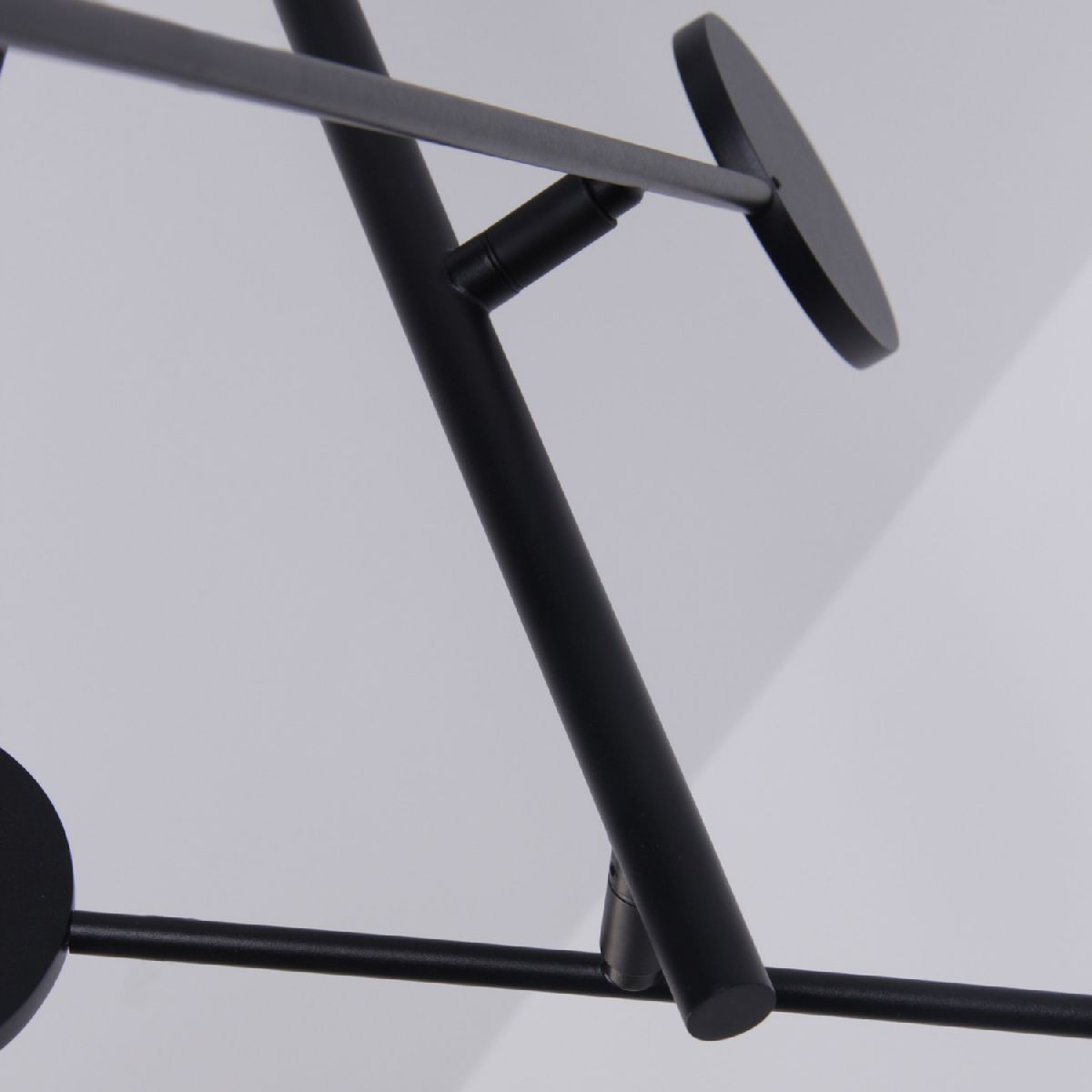 Люстра на штанге Favourite Vorago 4572-3C