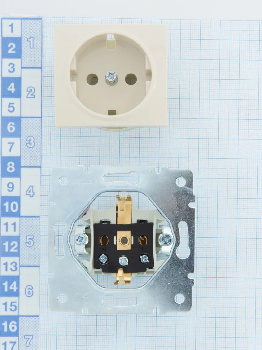 Розетка с/з Lezard Karina 707-0388-122B