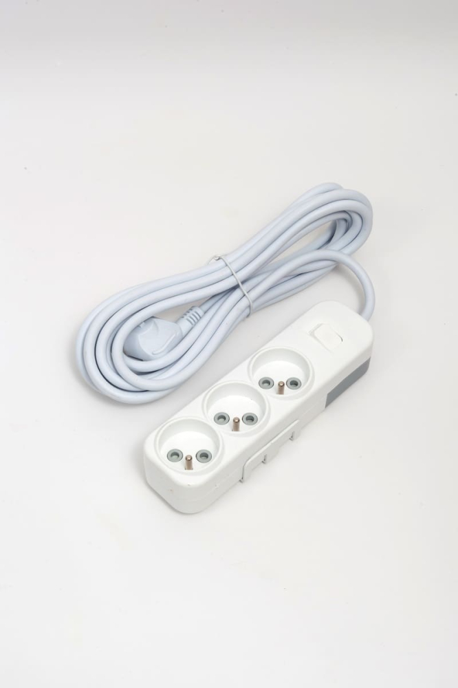 Удлинитель 3вх с защитными шторками с включателем UPS ELBI Myra 527-010205-325