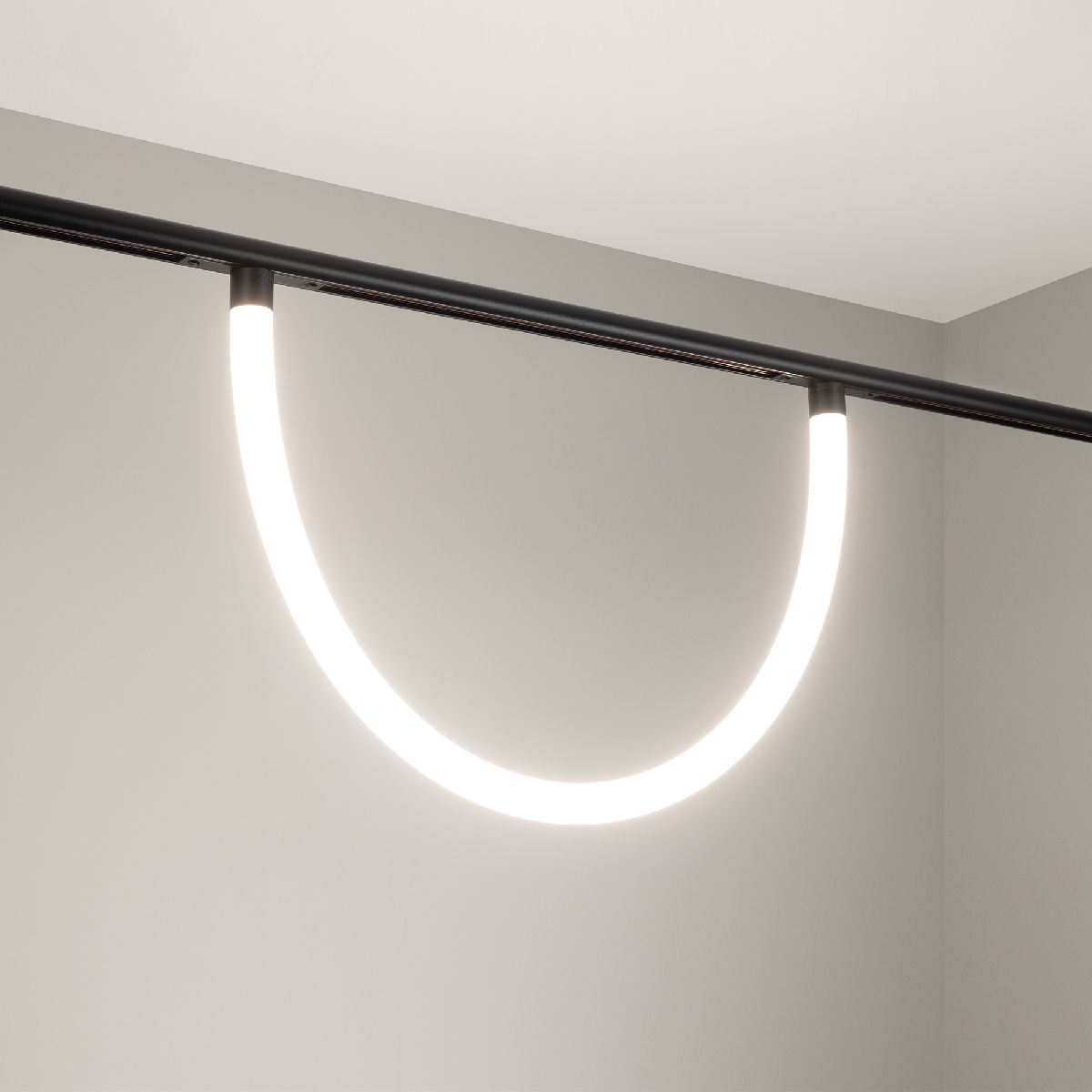 Трековый магнитный светильник Arlight MAG-ORIENT-TUBE-ELASTIC-2620-R30-L1000-14W Day4000 (BK, 360 deg, 48V) 041643