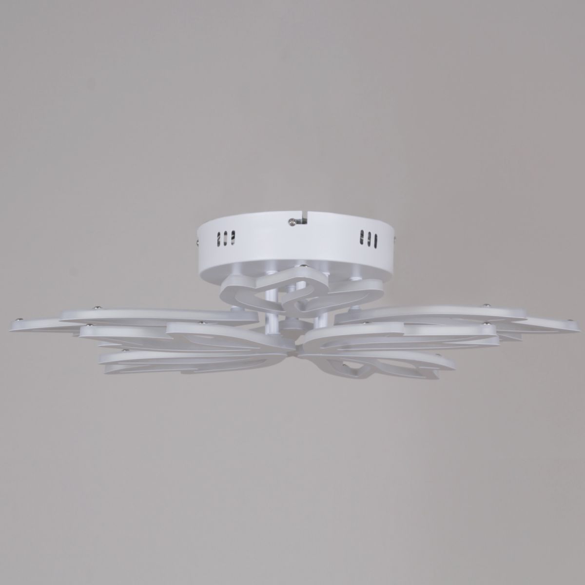 Потолочная люстра Reluce 09862-0.3-4+4 WH