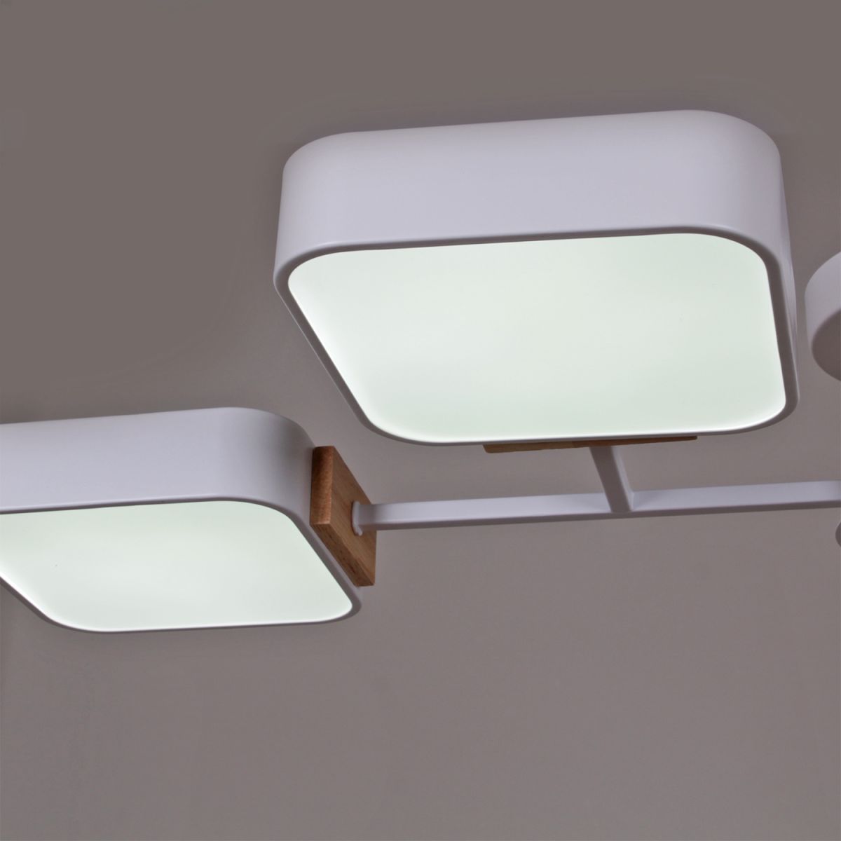 Люстра на штанге Reluce 03363-0.3-04 WH+WOOD