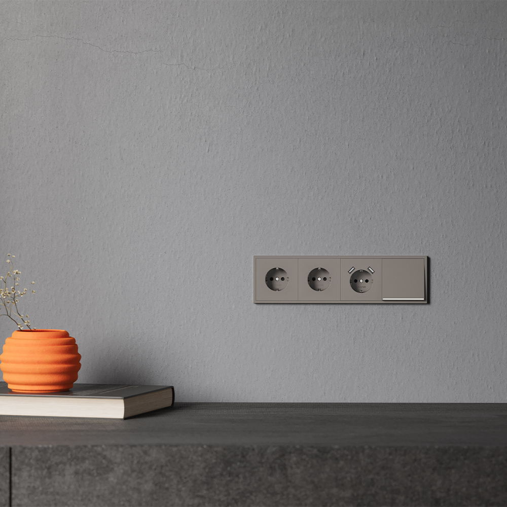 Накладка для розетки с заземлением и защитными шторками, с USB A+A Voltum S70 (капучино) VLS000914