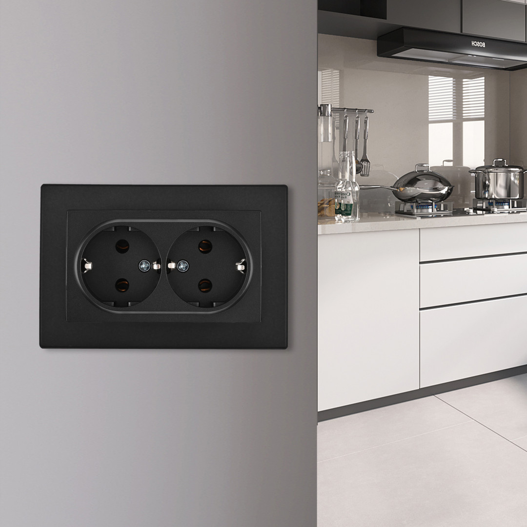 Розетка двойная с/з и шторками Arte Milano SET06-double-40-2 black