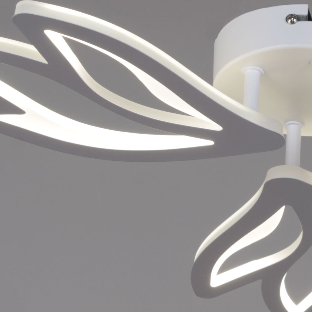 Потолочная люстра Reluce 09862-0.3-03 WH