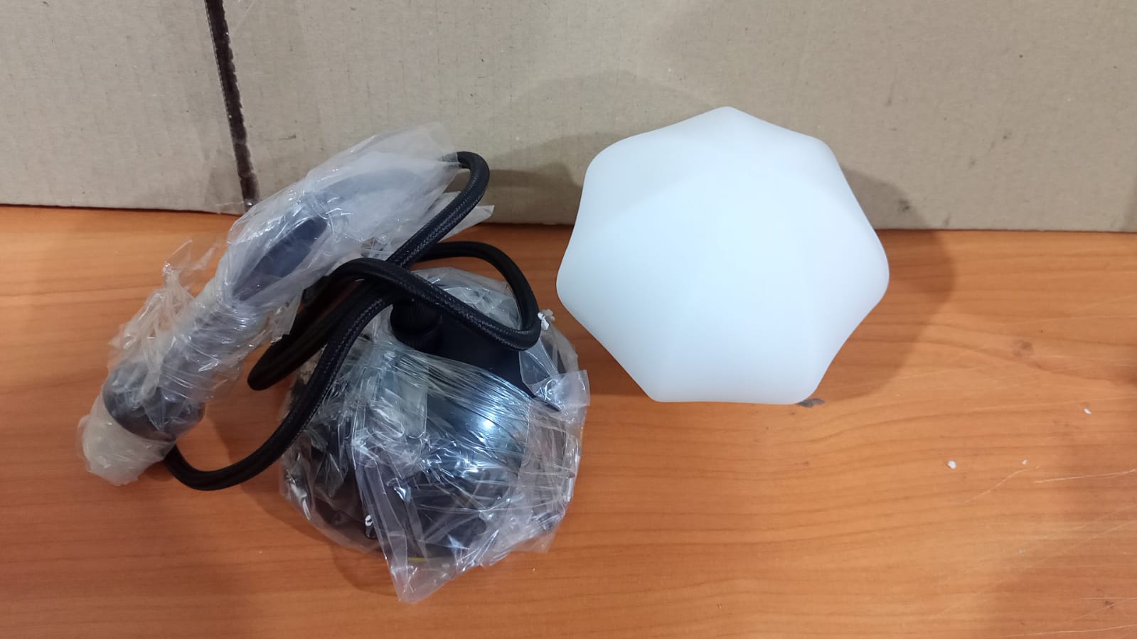 Подвесной светильник Favourite Suri 2688-1P УЦ