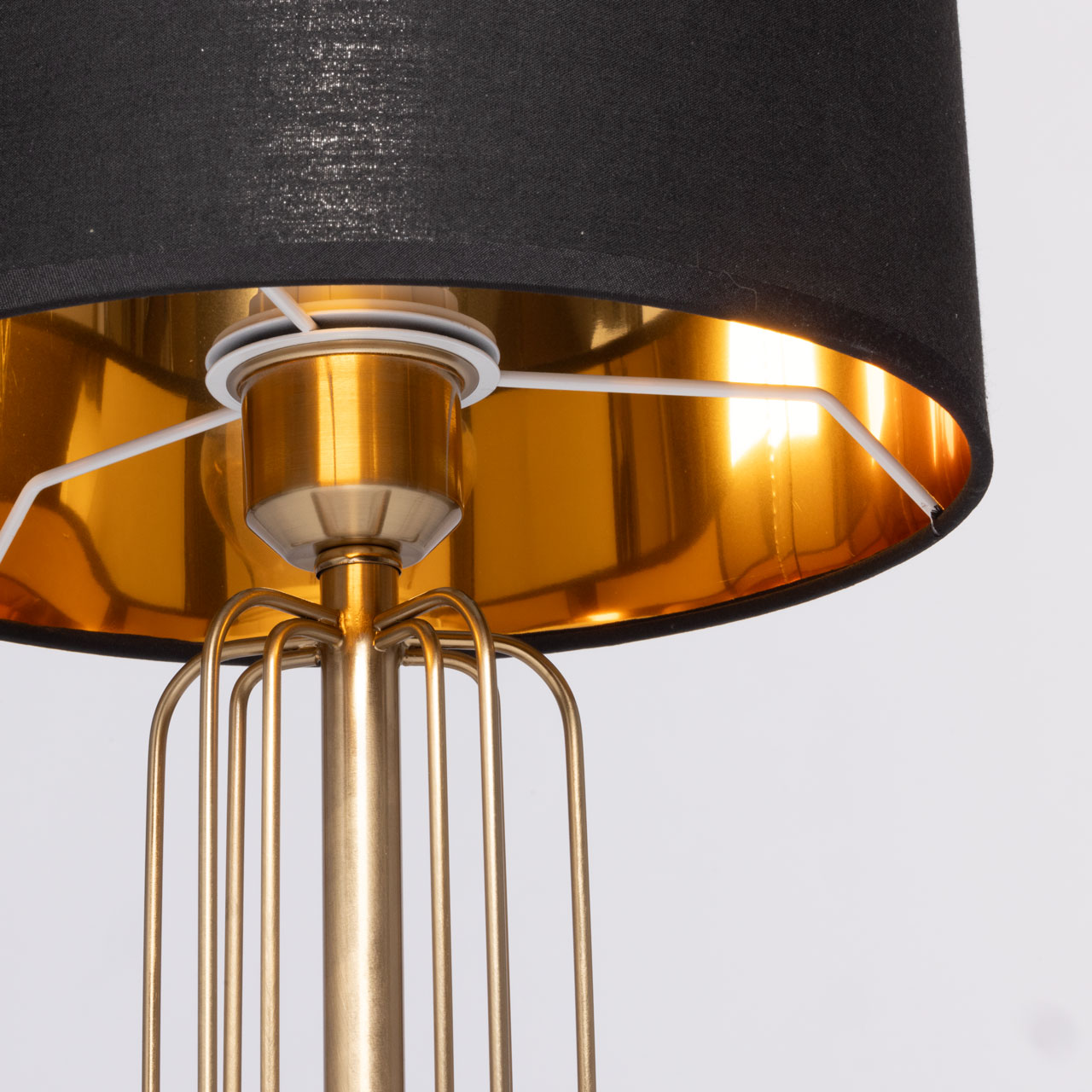 Настольная лампа MW-Light Шаратон 628030601