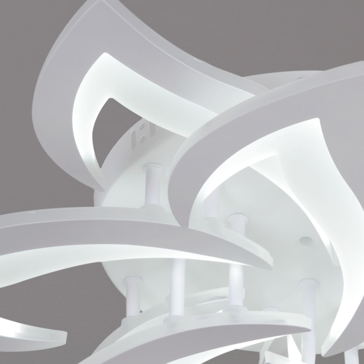 Потолочная люстра Reluce 30150-0.3-6+3 WH