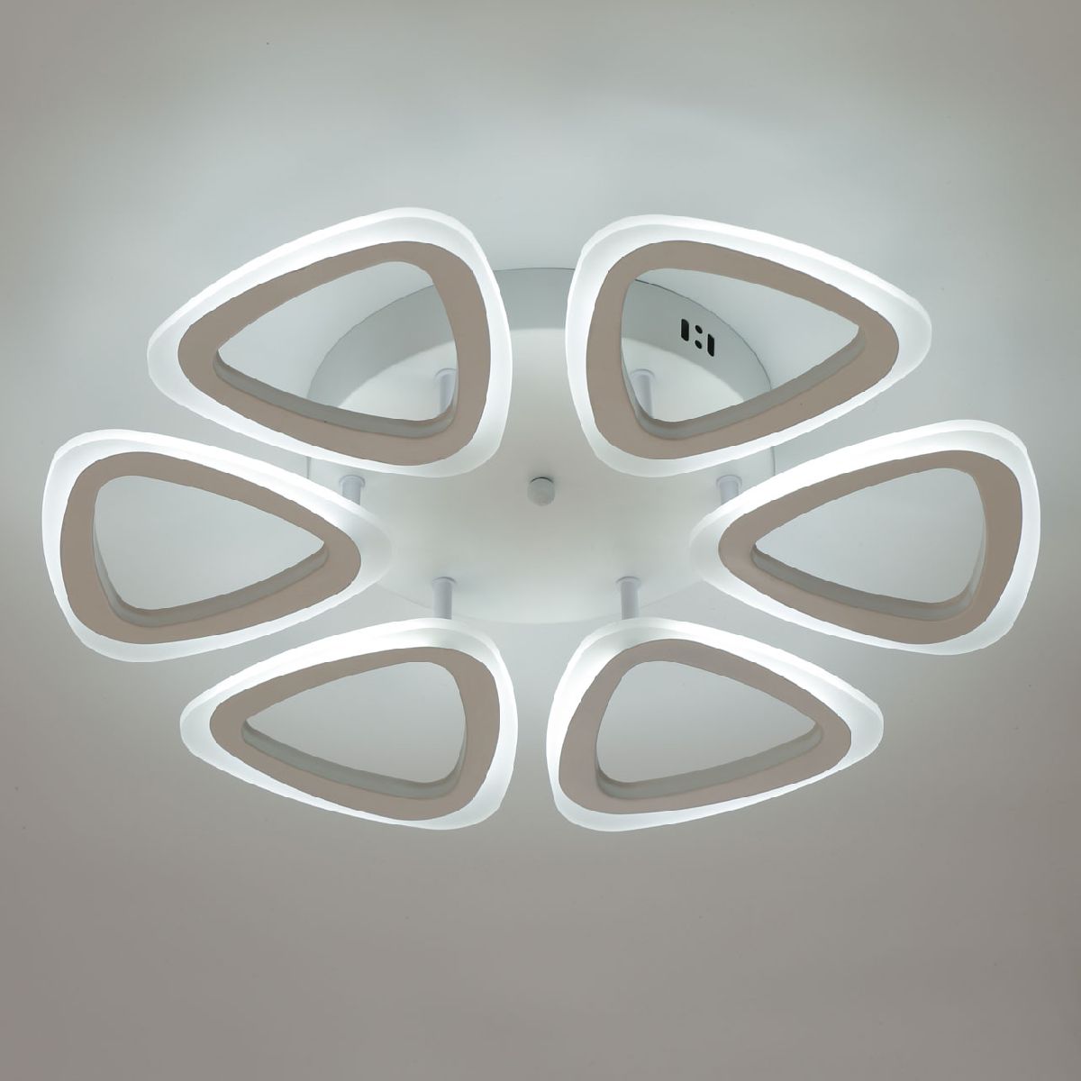 Потолочная люстра De Markt Мадлен 424013006