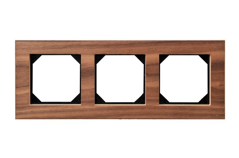 Рамка трехместная Liregus Epsilon 28-2253