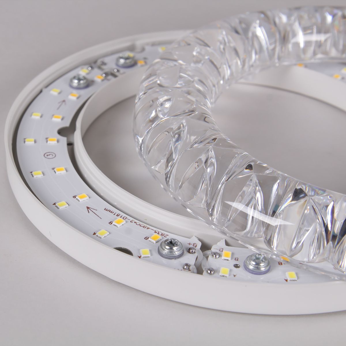 Потолочный светильник Reluce 09847-0.3-02A WH