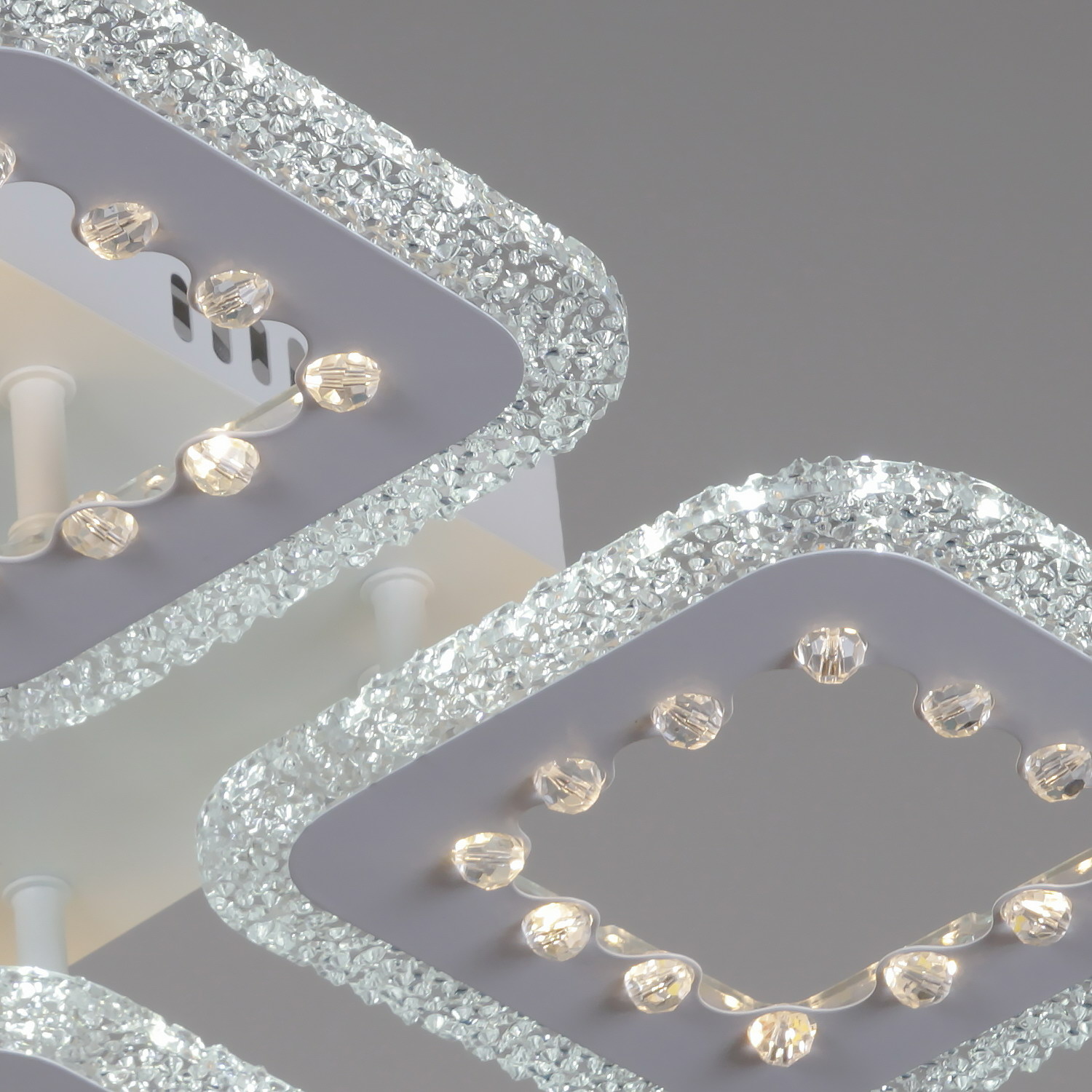 Потолочная люстра Reluce 08452-0.3-04A WH