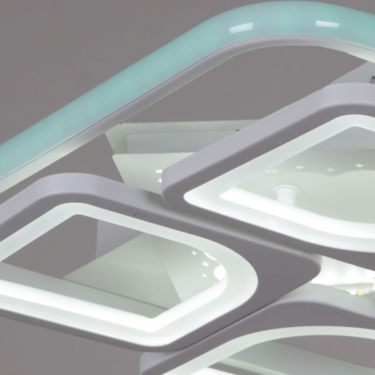 Потолочная люстра Reluce 09211-0.3-400 White