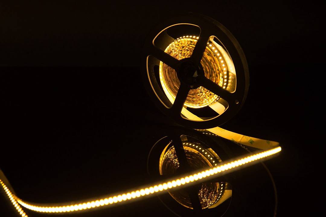 Светодиодная лента SWG SWG4240-12-24-WW 001201