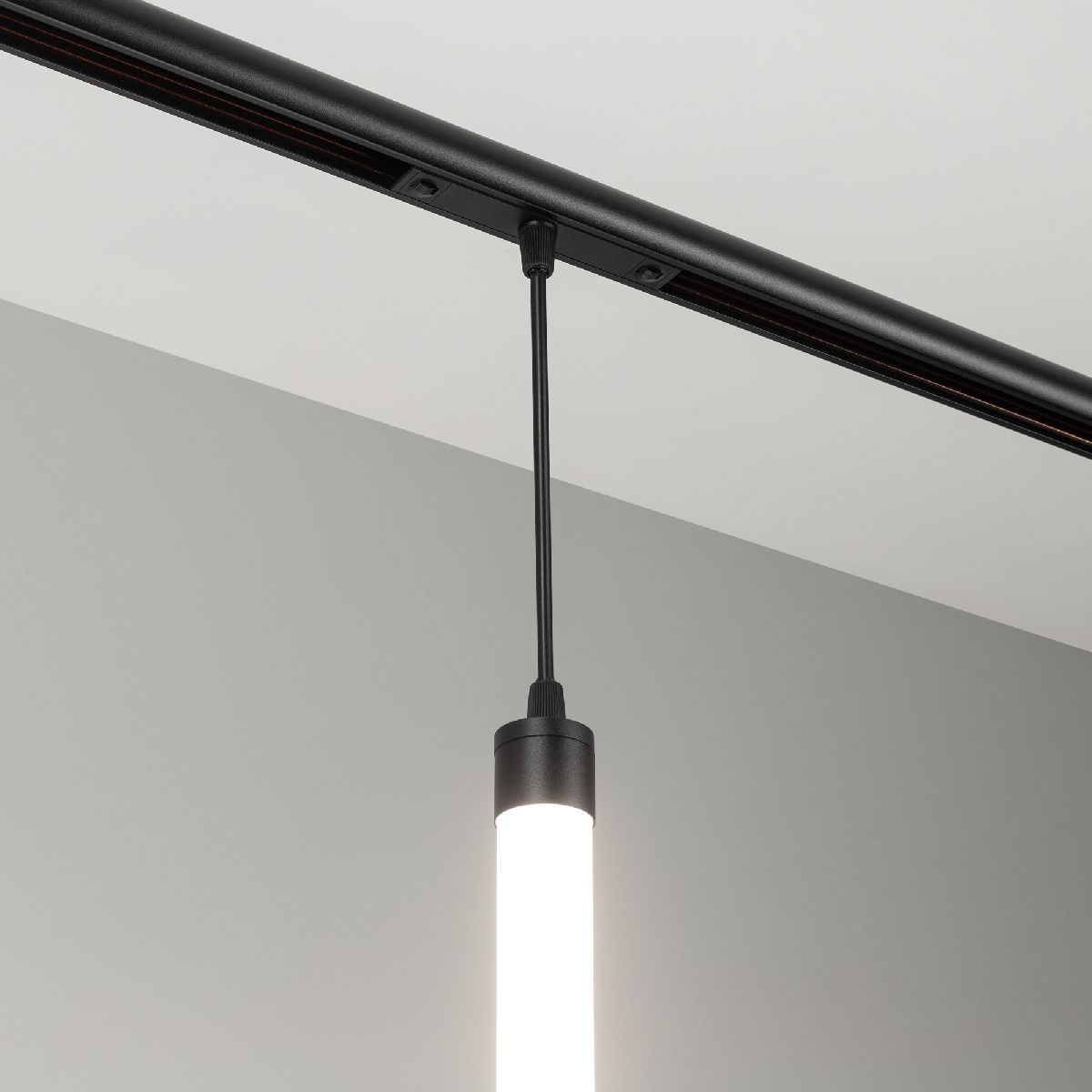 Трековый магнитный светильник Arlight MAG-ORIENT-TUBE-HANG-L500-7W Day4000 (BK, 360 deg, 48V) 041595
