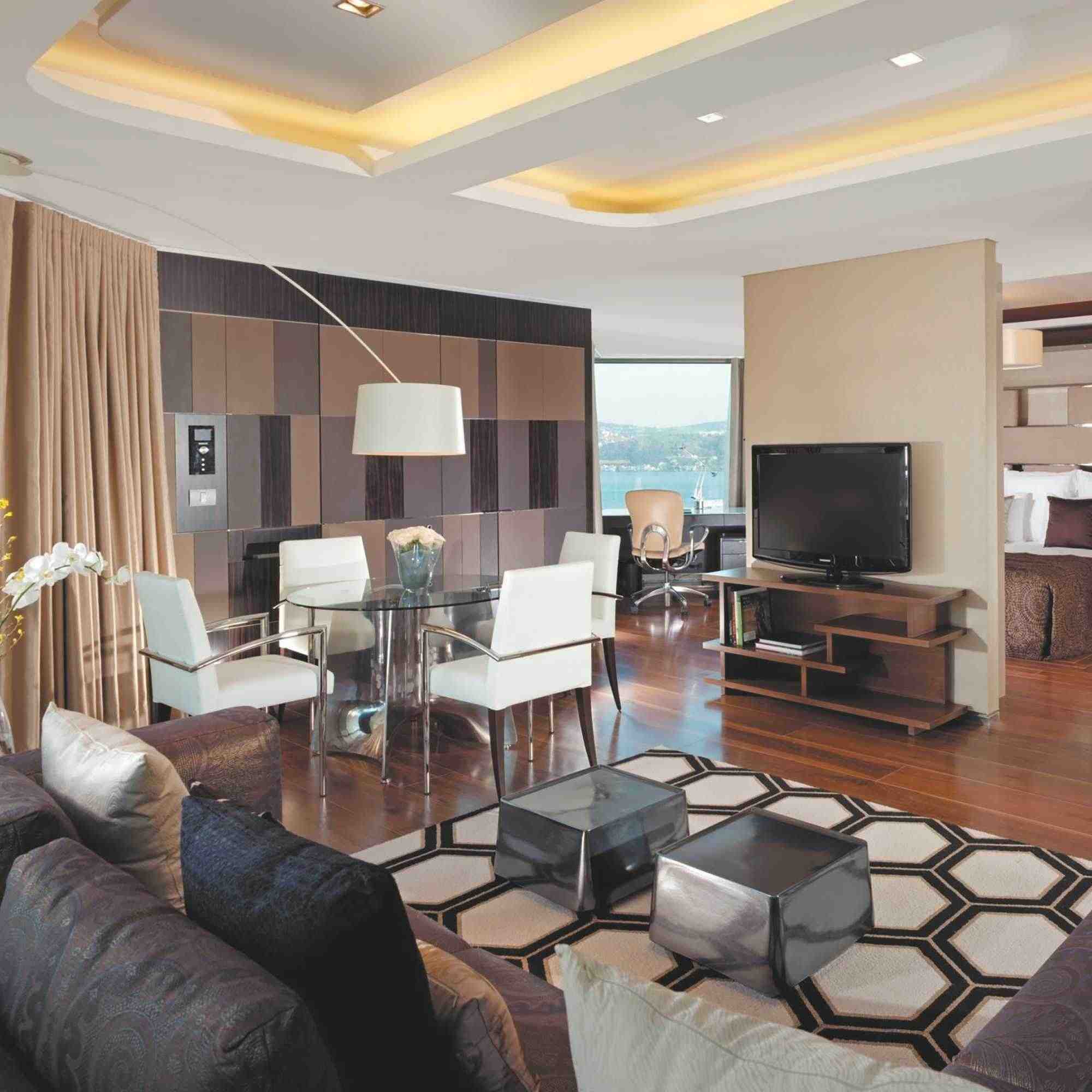 Комплект светодиодной ленты OGM 12В 14,4Вт/м smd5050 60д/м IP20 600Лм/м 5м 3000К (адаптер питания, коннектор)  SL-15