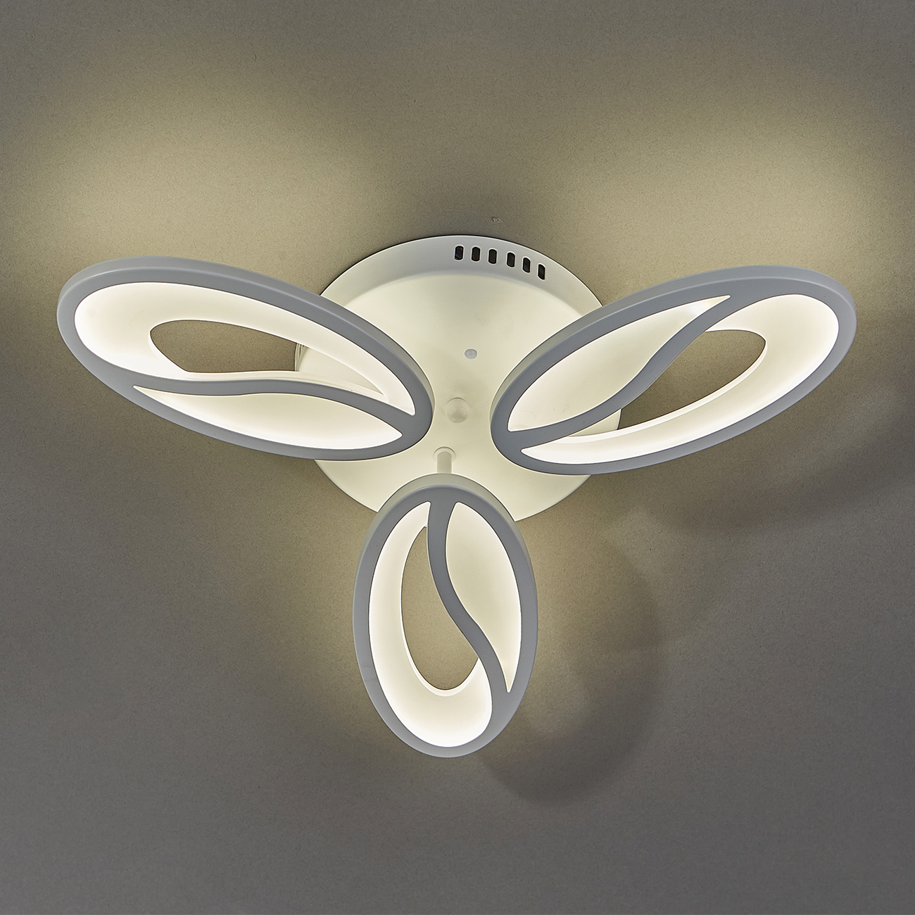 Потолочная светодиодная люстра Escada Grain 10222/3LED 46W