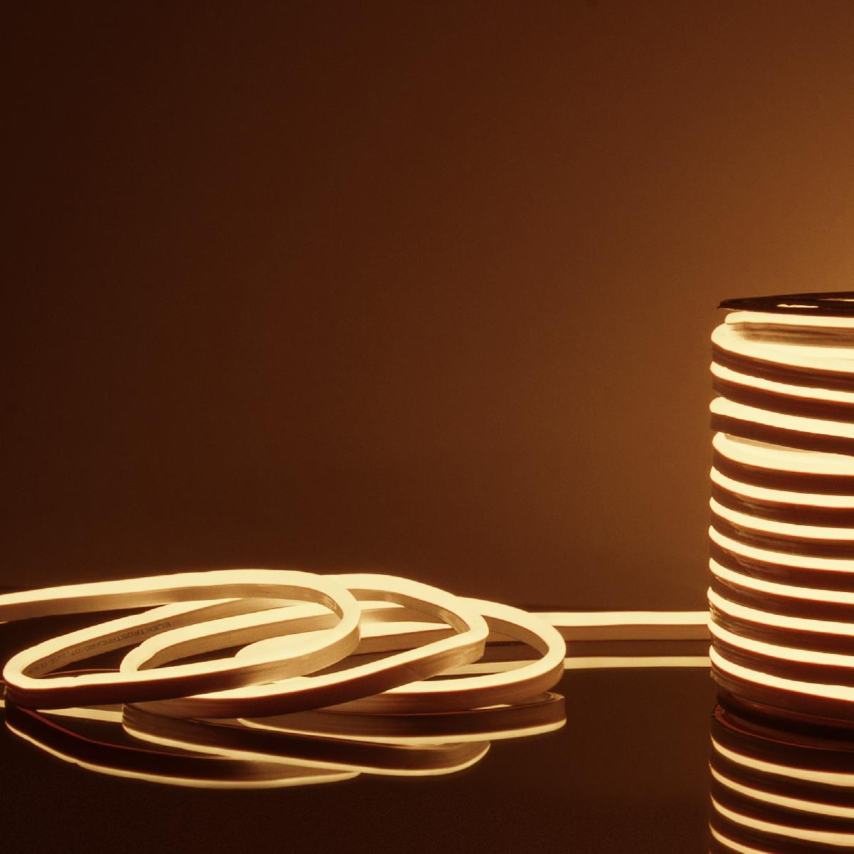 Светодиодный гибкий неон Elektrostandard 220V 9,6W 120Led 2835 IP67 односторонний теплый белый, 50 м 4690389167355