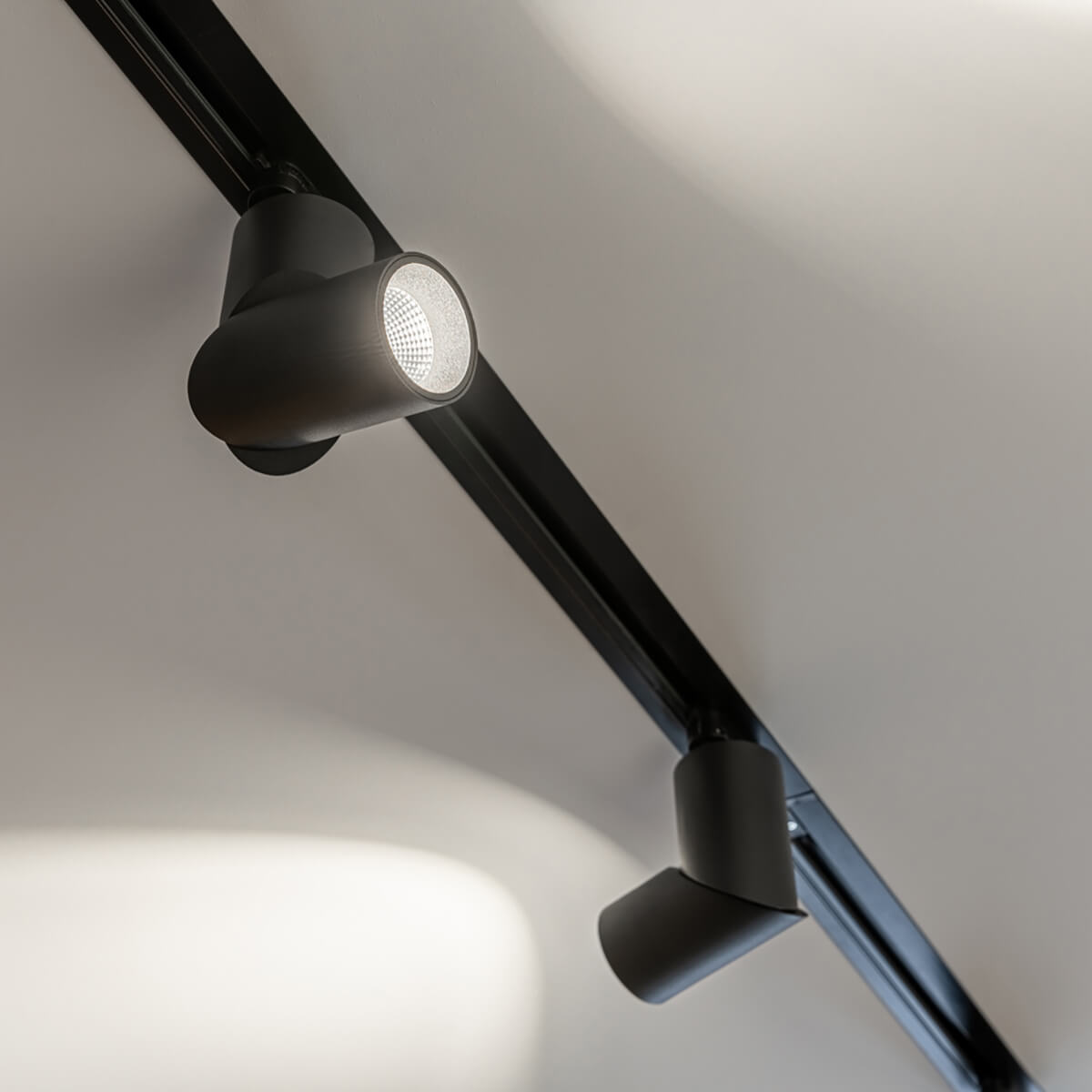 Трековый светильник Elektrostandard Corner Черный 15W 4200K (LTB33) однофазный 4690389134784