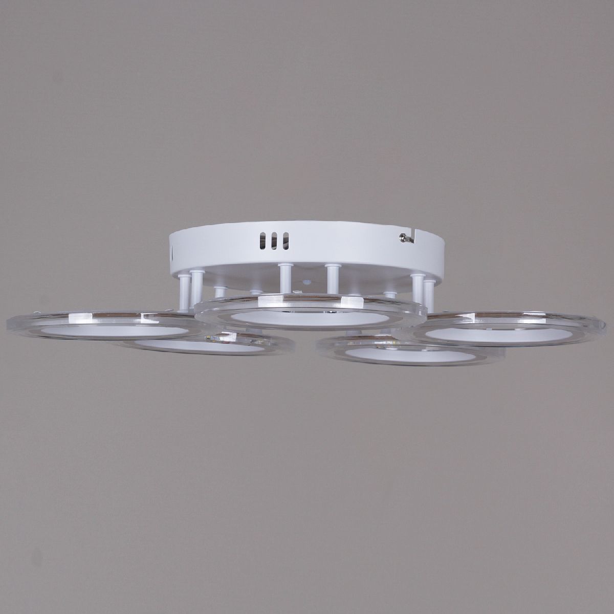 Потолочная люстра Reluce 09812-3.3-05A WH