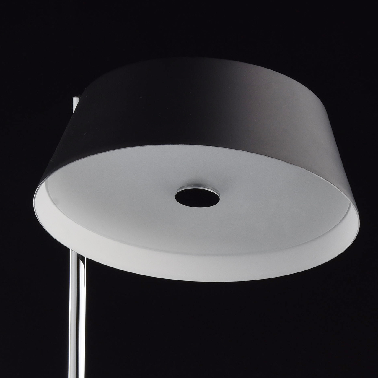 Настольная лампа MW-Light Ривз 674030701