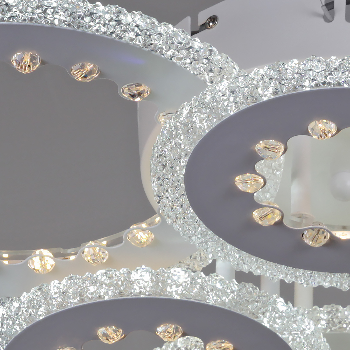 Потолочная люстра Reluce 08451-0.3-3+3C WH