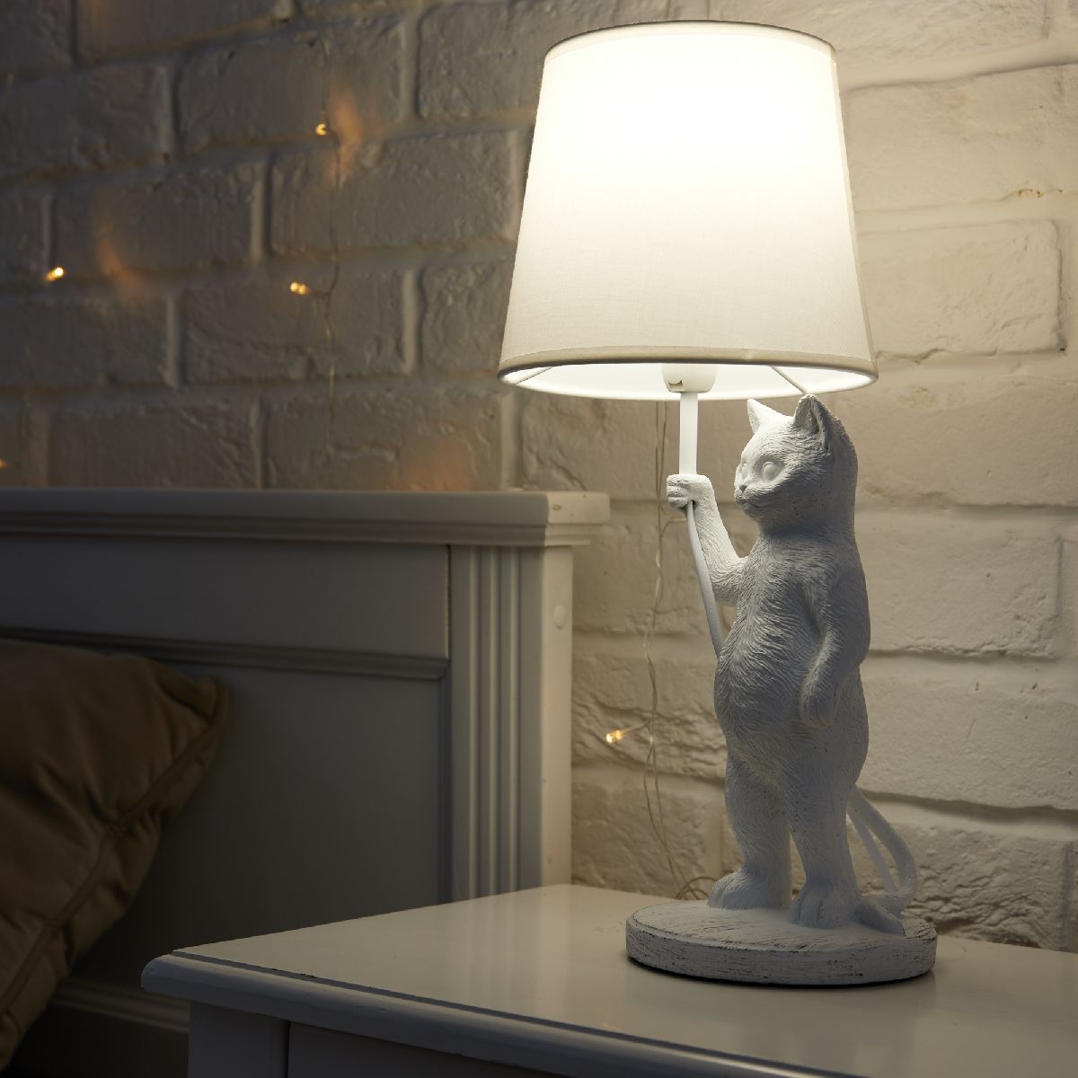 Настольная лампа Uniel UML-B465 E14 WHITE UL-00011382