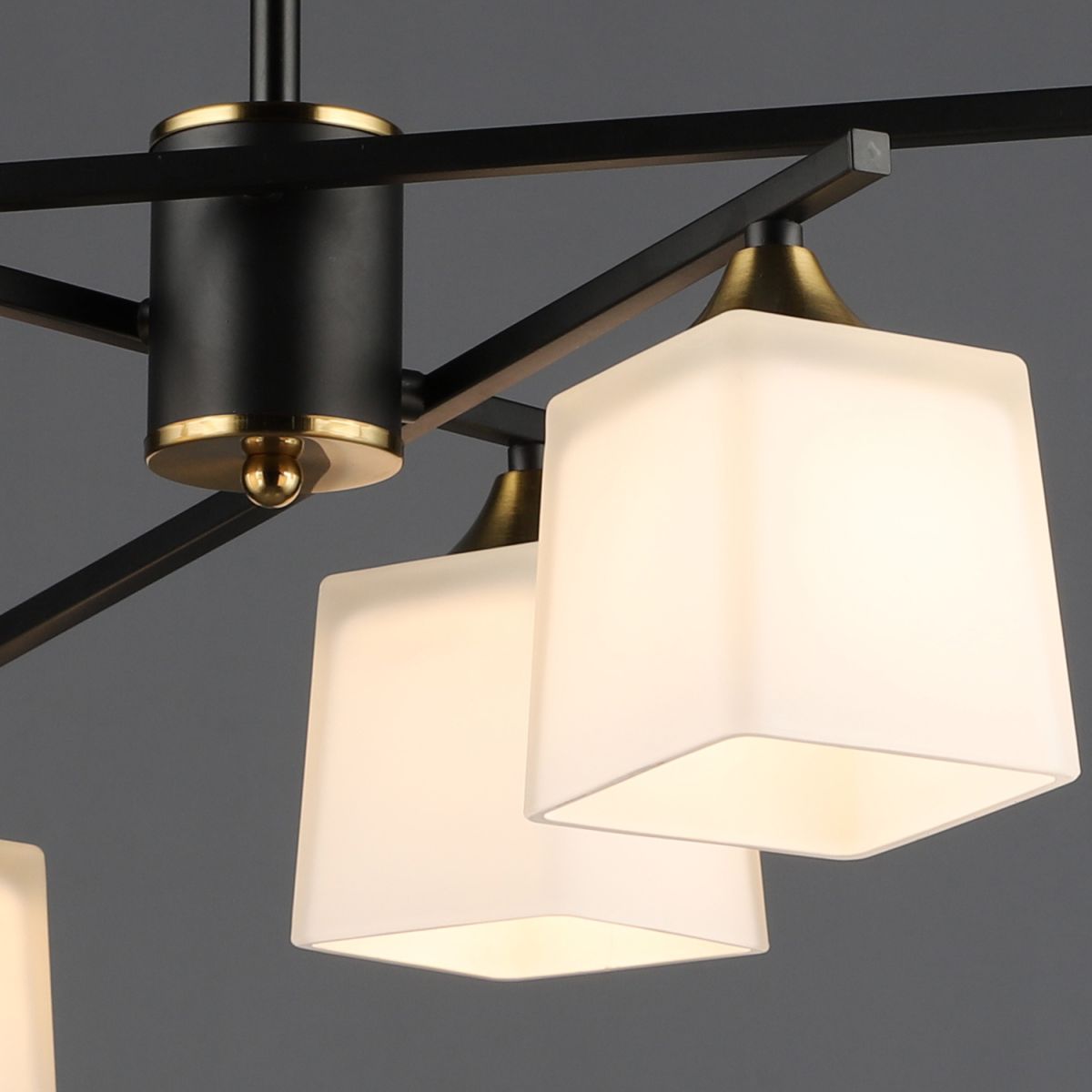 Люстра на штанге Reluce 06668-0.3-06 BK+COP